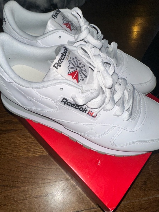 Reebok Other - Reebok Classic White Leather Running Sneakers Unisex M9.5 W11
